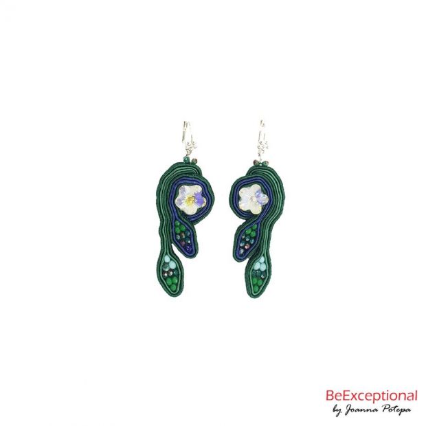Hand embroidered earrings Jungle Alastria